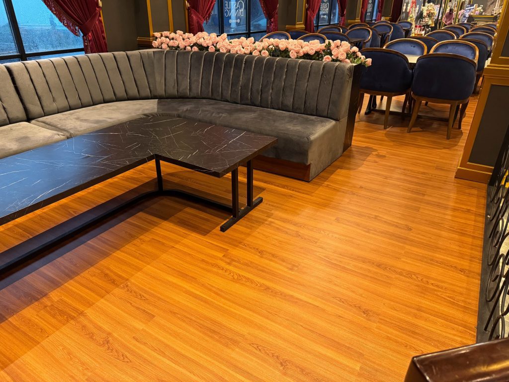 Jual Lantai Vinyl Berkualitas untuk Rumah dan Area Komersial